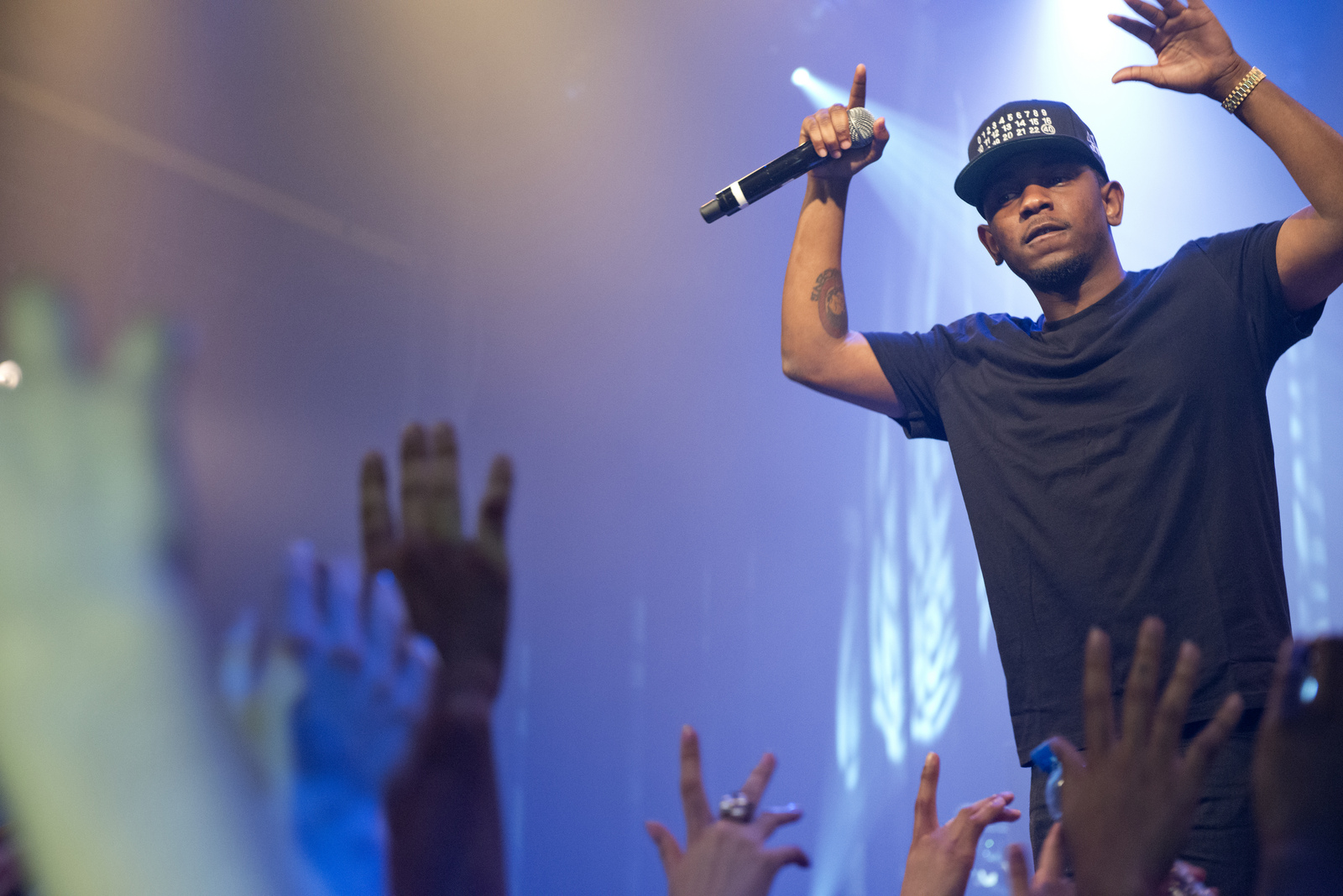 Kendrick Lamar, a platinum award winner