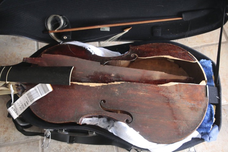 Alitalia Airlines Crushes a 350 Year-Old Viola de Gamba After Refusing to Allow It In the Cabin