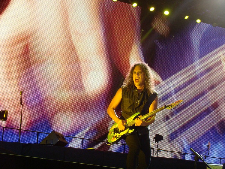Metallica's lead guitarist, Kirk Hammett, playing in São Paolo, Brazil (photo: Sepguilherme CC 2.0)