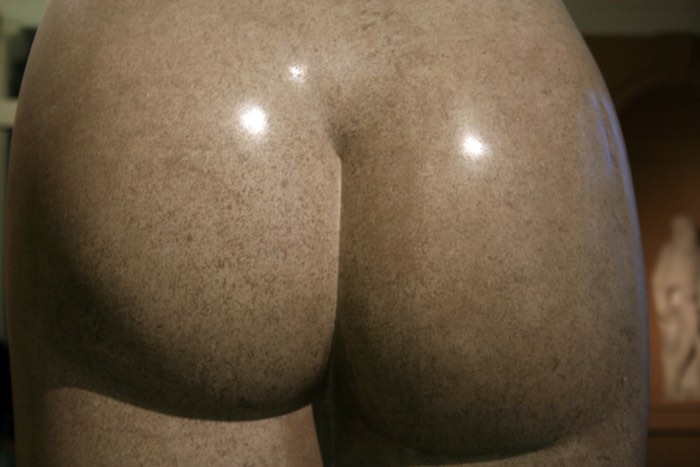 buttocks_statue