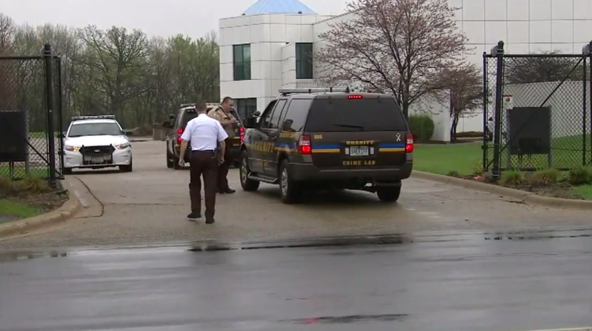 Scene Outside Paisley Park Early This (Thursday) Morning