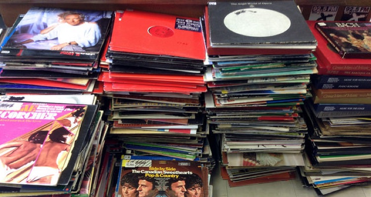 48% Of People Who Buy Vinyl Don't Even Listen To It, Study Finds