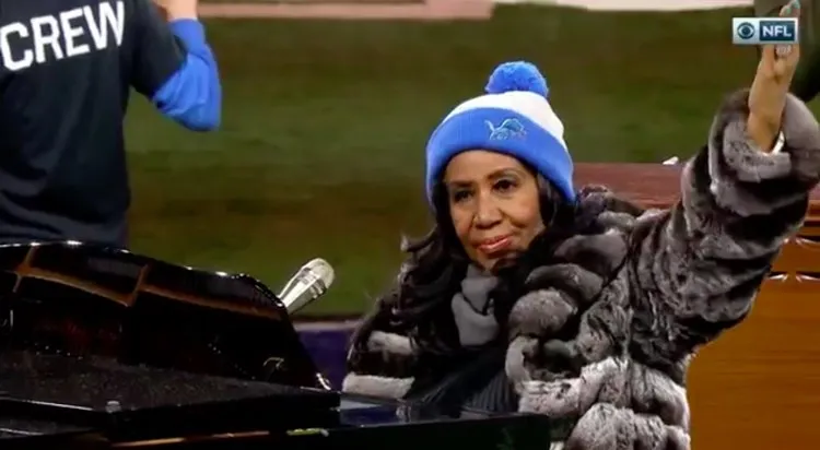 Aretha Franklin Plays a Protracted National Anthem, Star Spangled Banner