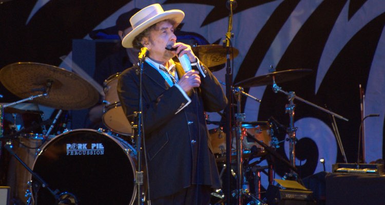 Bob Dylan: Will He Surrender the Nobel Prize?
