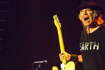 Neil Young to Restart Pono as a Streaming Service