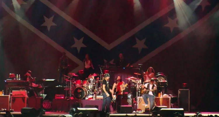 Confederate Flag Waving Kid Rock Creating Problems For The Detroit Pistons