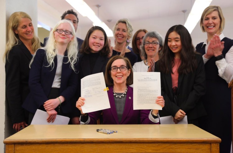 Oregon governor Kate Brown signs House Bill 4155 protecting Net neutrality, Monday, April 5th, 2018.