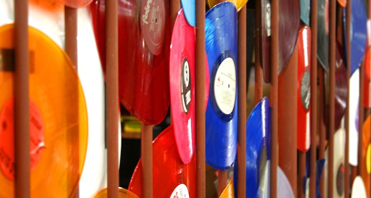 Vinyl Record Sales Surpass 1.24MM Units During Christmas Week in the U.S.