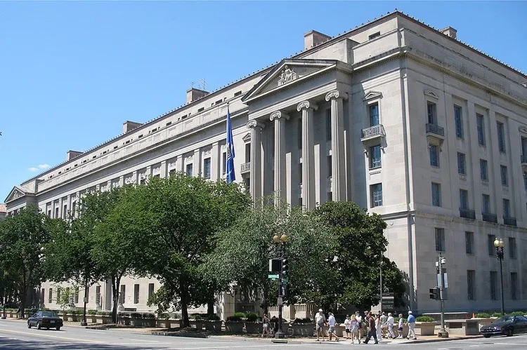 The Robert F. Kennedy Department of Justice Building in Washington, D.C., headquarters of the United States Department of Justice (photo: Coolcaesar CC by NA 3.0)