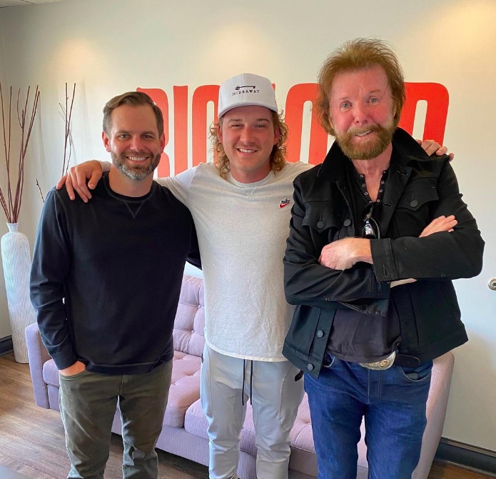 Morgan Wallen (center) flanked by Big Loud CEO Seth England (l) and Ronnie Dunn (r) (photo: Instagram)