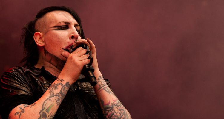 Marilyn Manson turn himself in 