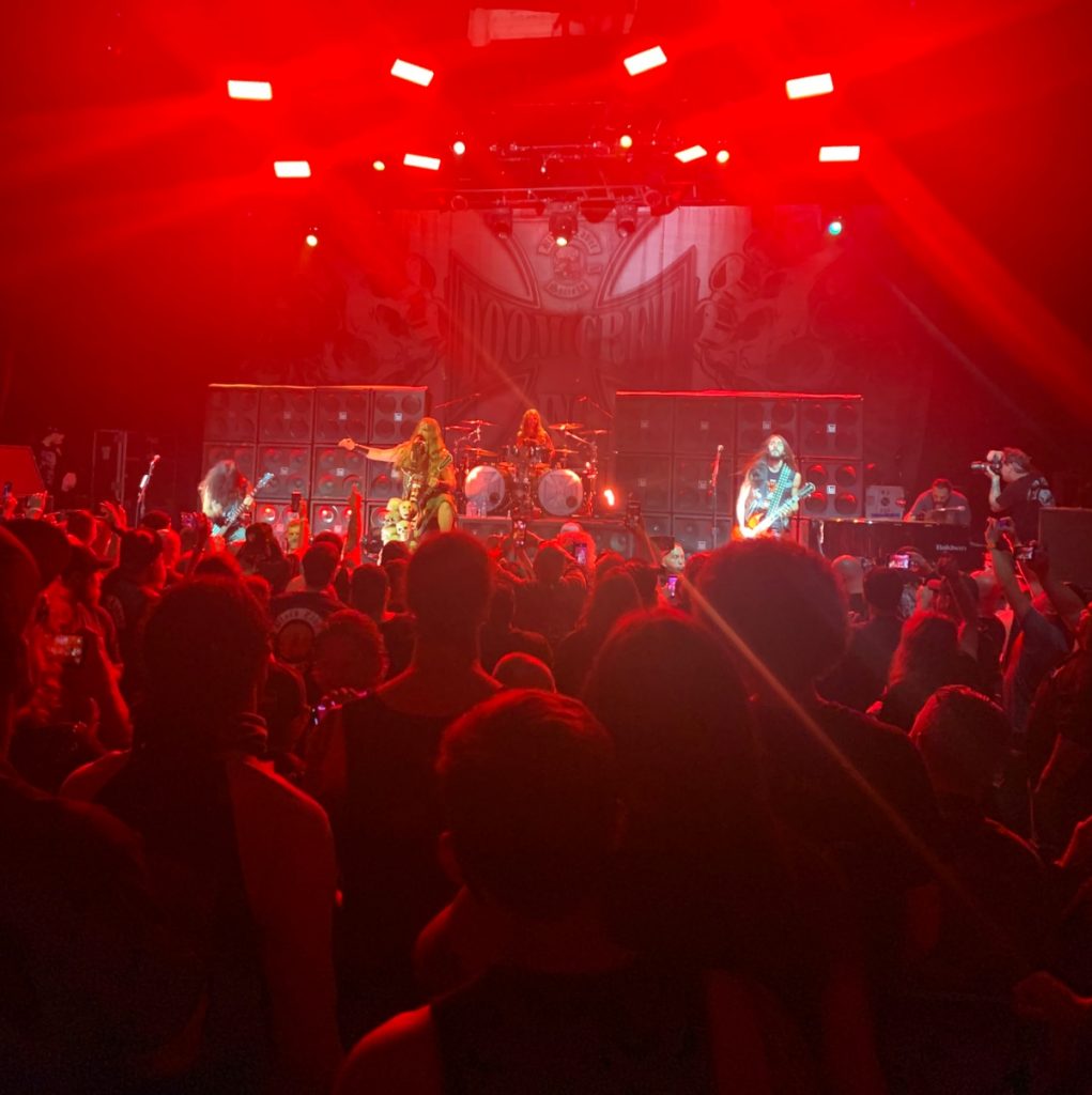 Zakk Wylde of Black Label Society plays to a crowded house in Ventura, CA on October 2nd (photo: Digital Music News)