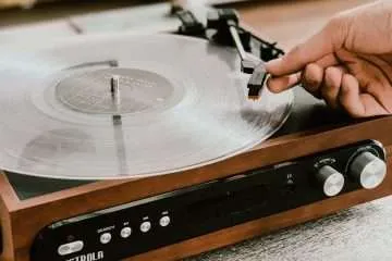 Qrates Fat Beats vinyl partnership