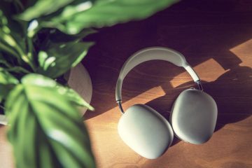 Apple Music head lossless