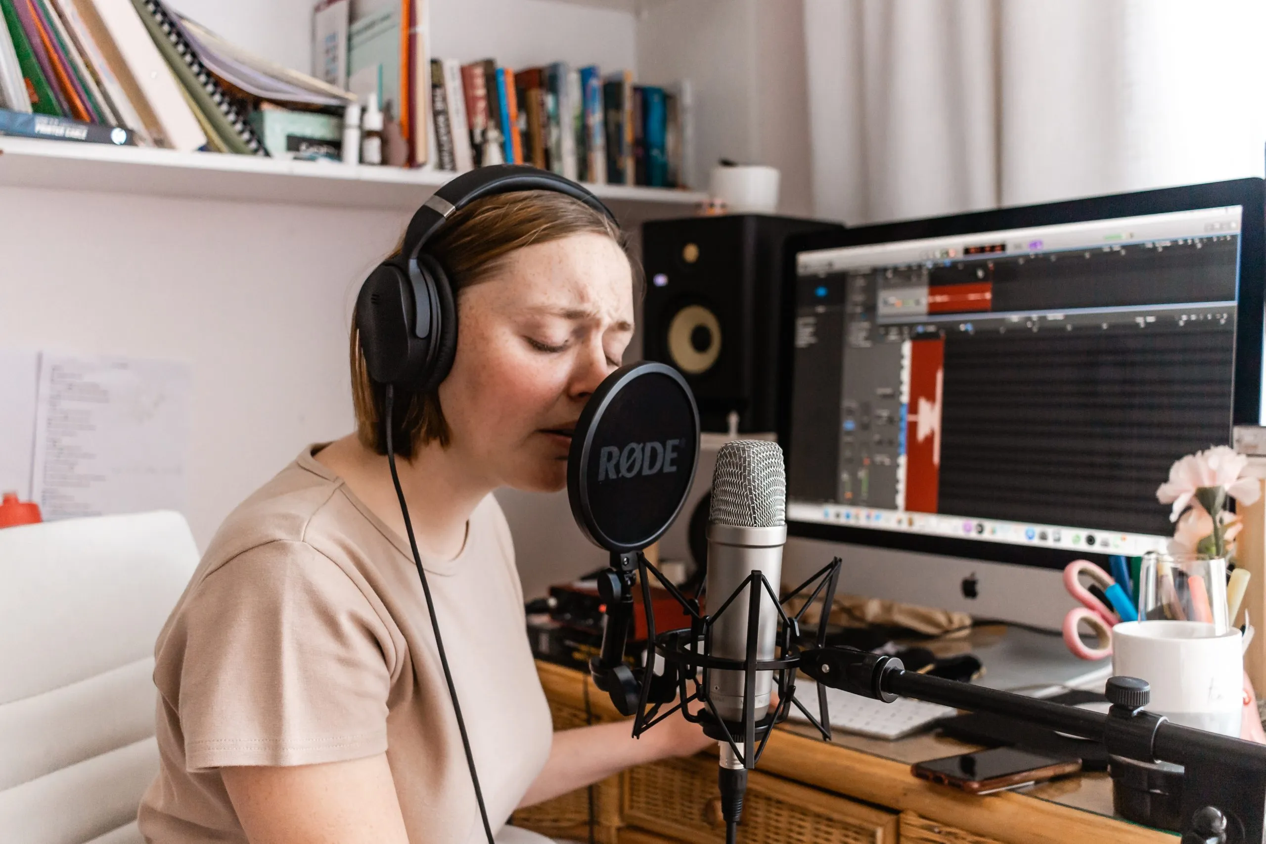 How To Set Up a Bedroom Home Recording Studio