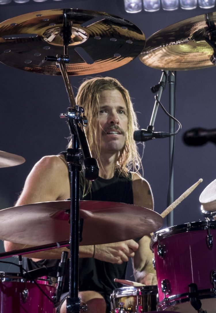 Foo Fighter drummer Taylor Hawkins playing Lollapalooza Berlin, 2017 (photo: Raph_PH CC by 2.0)