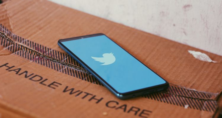 is elon musk backing out of his twitter deal