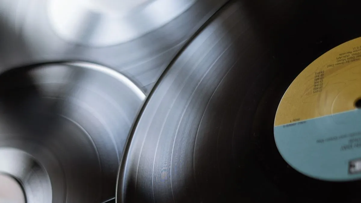 dump risiko tilstødende New Vinyl Record Pressing Plant Planned in Southern California