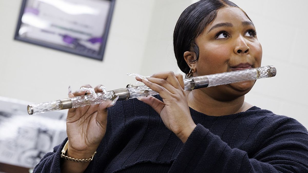 Who is Sasha Flute