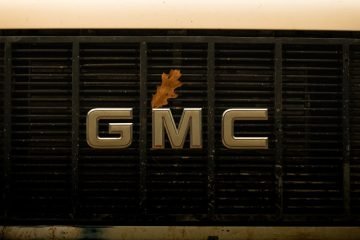 GM shifts strategy away from Apple CarPlay for EV vehicle infotainment