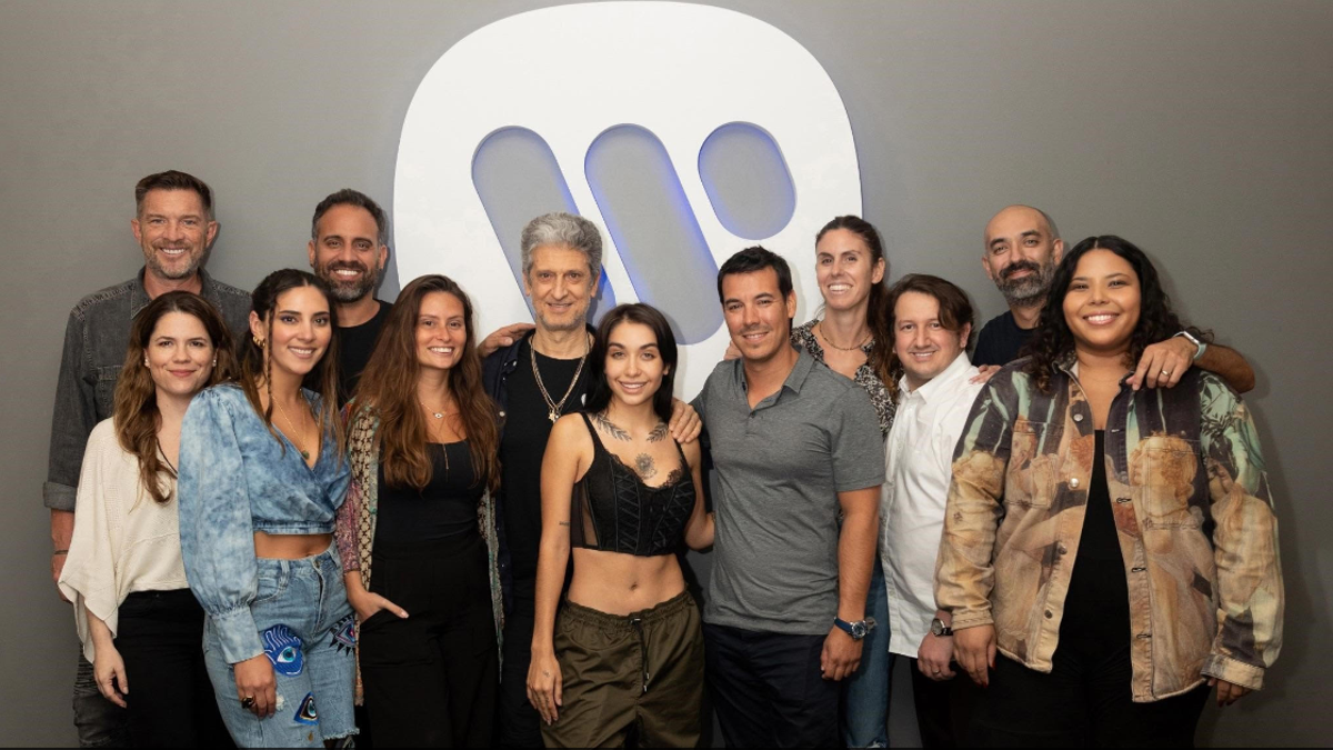María Becerra firma con Warner Music Latina en nueva empresa conjunta