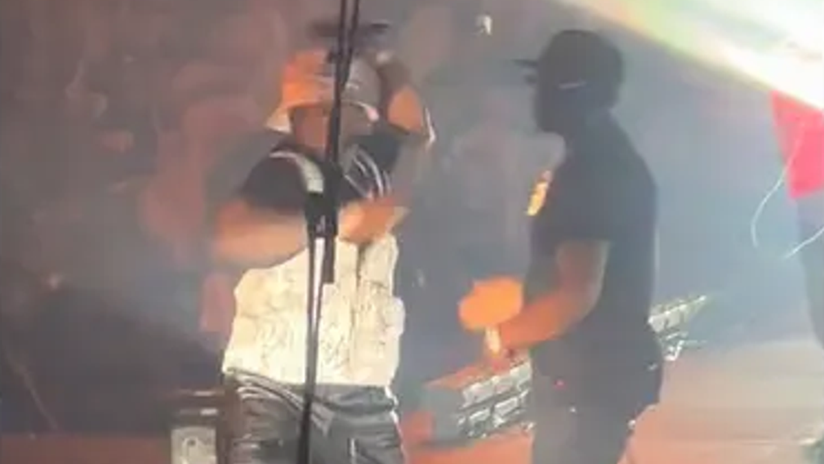 50 Cent Throws Mic Into Crowd, Striking Radio Host #50Cent