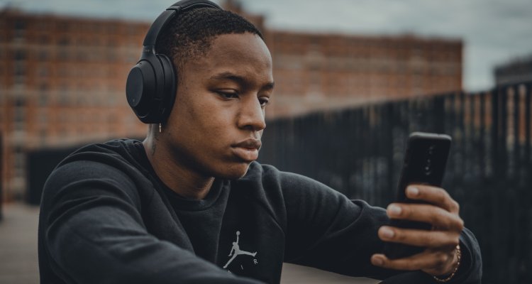 deezer universal music streaming model