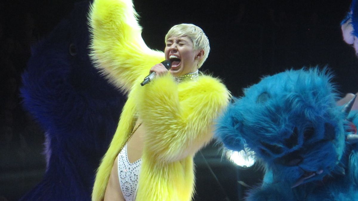 Miley Cyrus ‘Bangerz’ Tour Grossed M, She “Didn’t See a Dime”