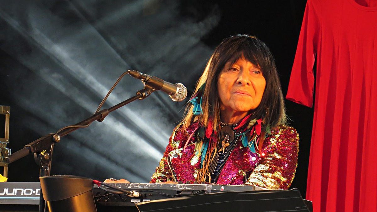 CBC Investigation Questions Buffy Sainte-Marie’s Indigenous Heritage Claims