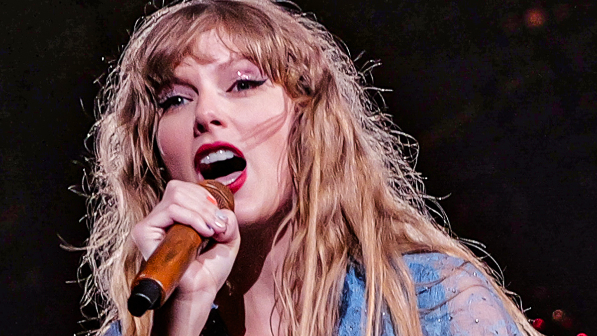 Taylor Swift Hits Billionaire Status as Net Worth Surges With Eras Tour  Success