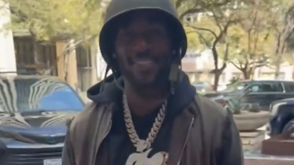 Antonio Brown says he's performing at Fyre Festival II