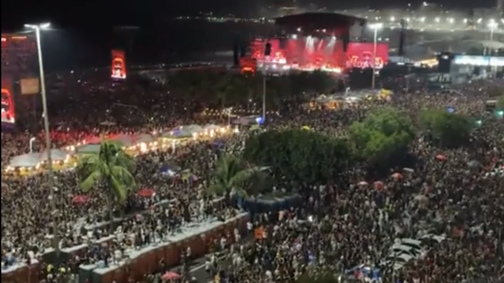 Lady Gaga copacabana show police bomb threat
