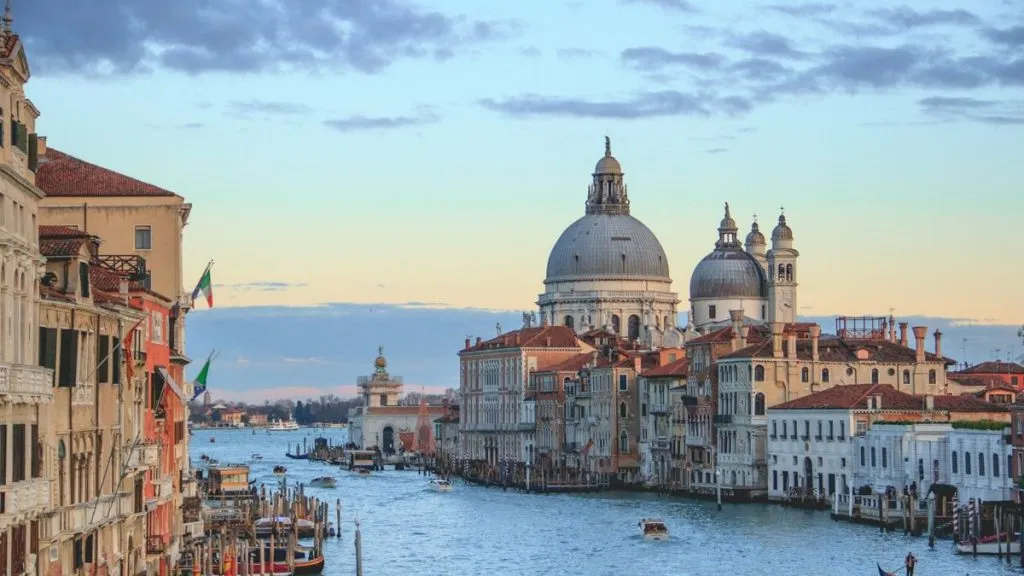 Did Elton John Perform at Jeff Bezos' Venice Wedding? Jezz Bezos Venice wedding
