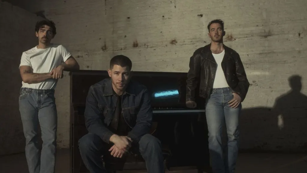Jonas Brothers Turnam pequenas cidades