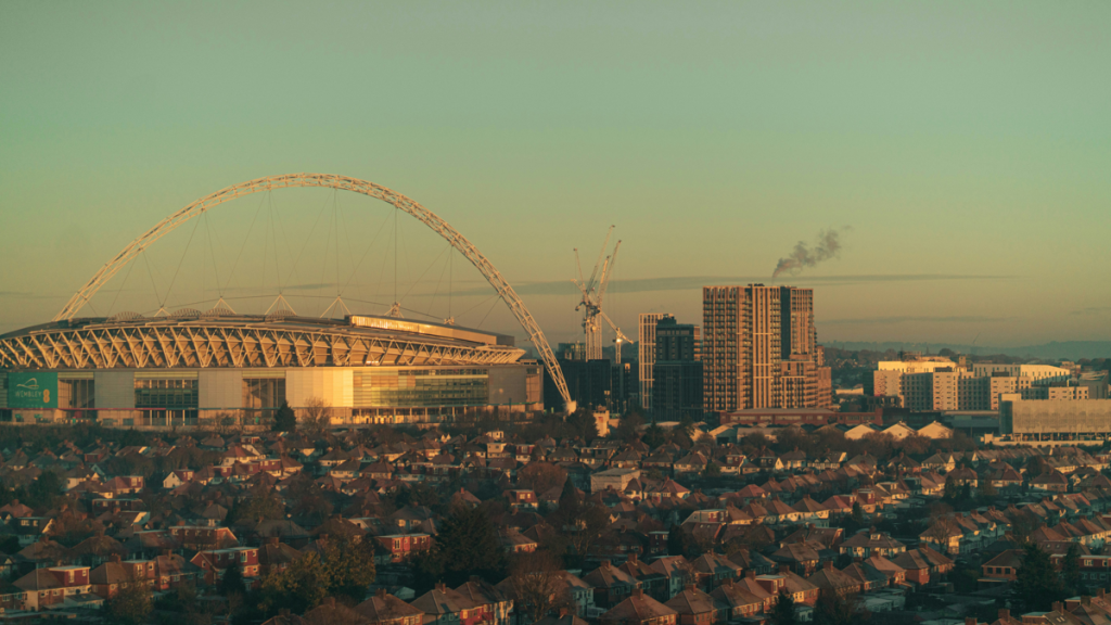 Oasis fans sneaking into Wembley stadium