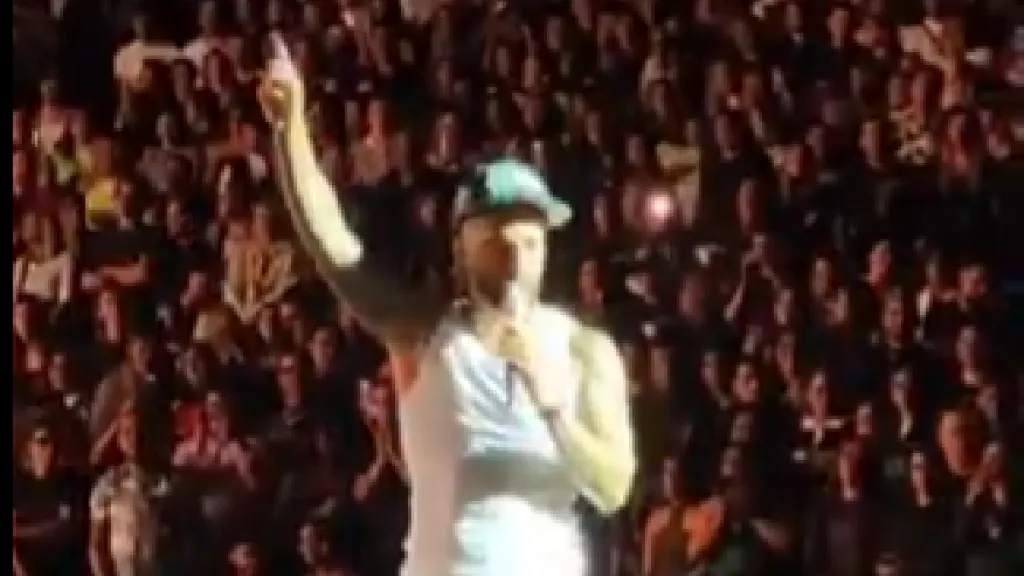 Maluma concert scold mother
