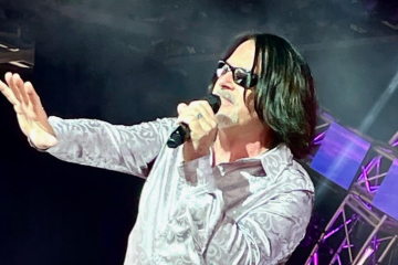 Lead singer of Boston dead at 60