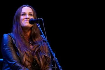Alanis Morissette tour manager lawsuit
