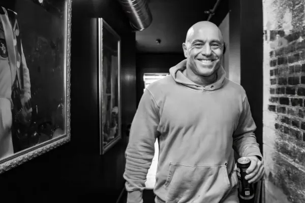 Joe Rogan renews Spotify podcast deal